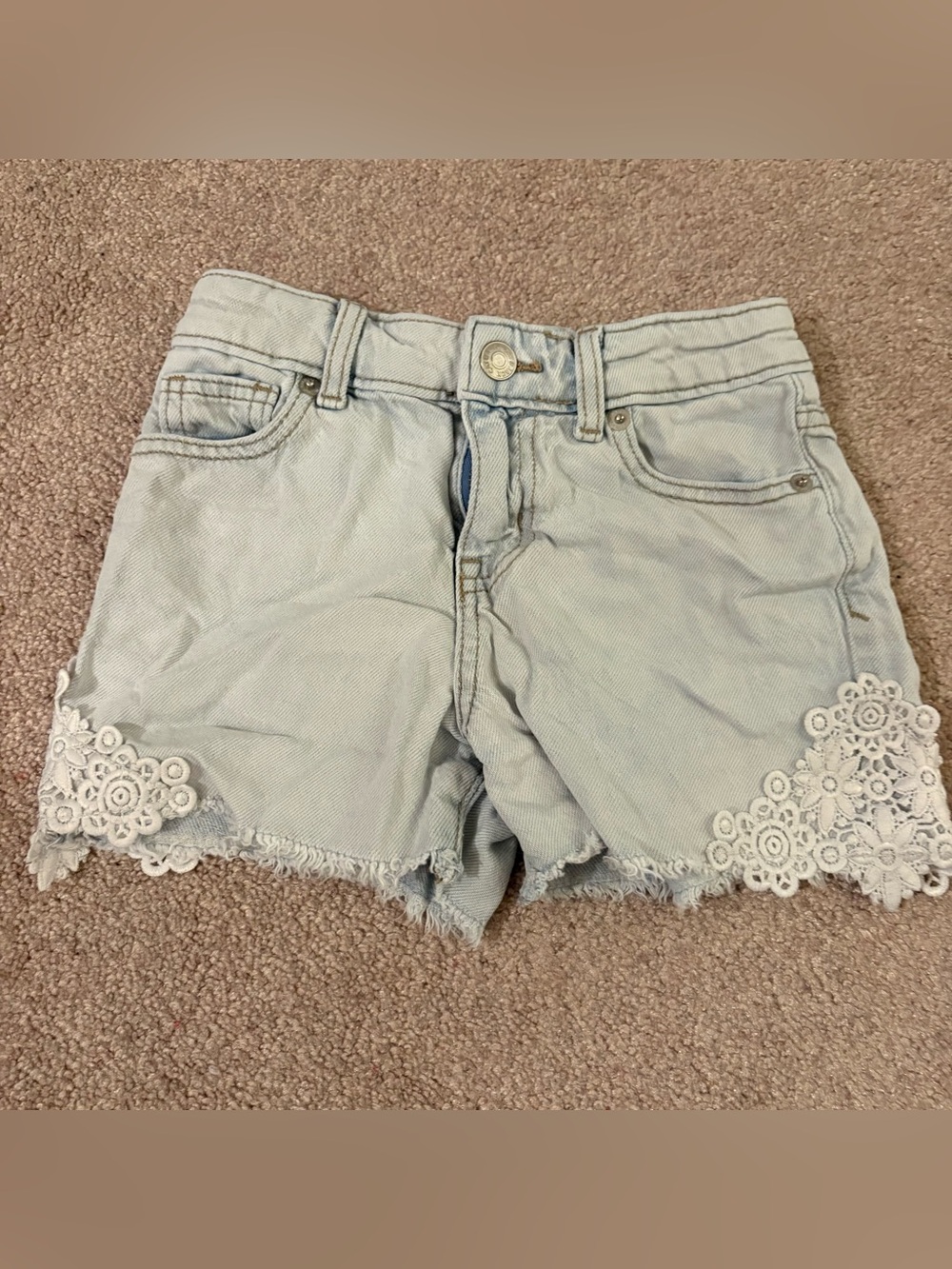 Cat & Jack girls small 6/6x Light Wash Denim Shorts with embroidery lace Trim